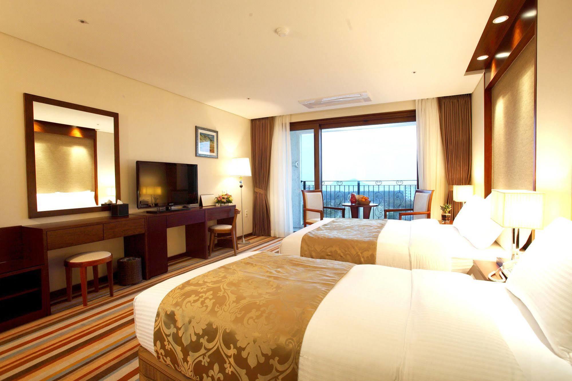 Raon Hotel & Resort Jeju Esterno foto