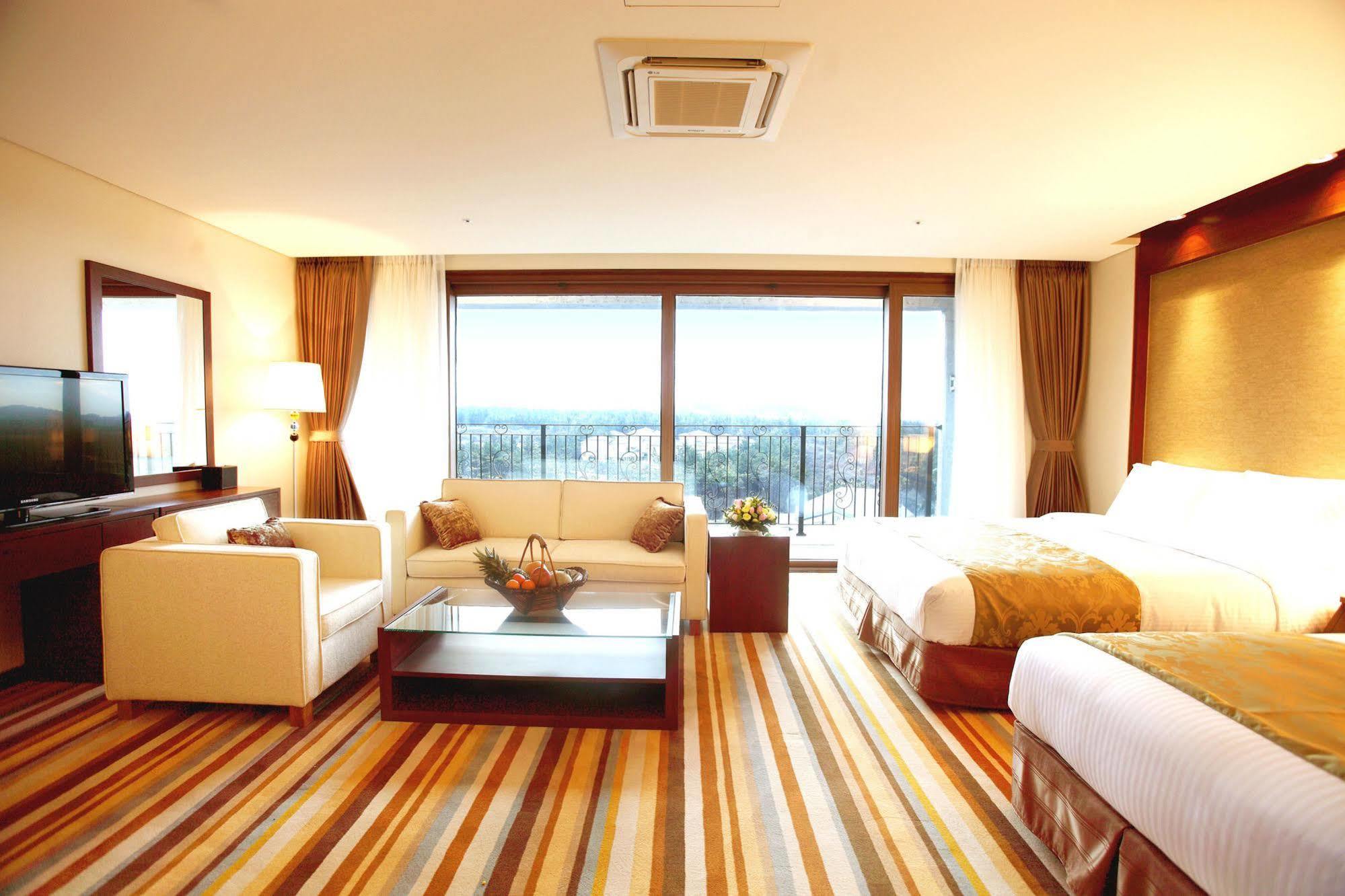 Raon Hotel & Resort Jeju Esterno foto
